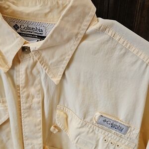 Columbia Men's Casual Button Down Shirt Fishing Light Yellow.